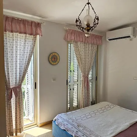 E5 Villa *