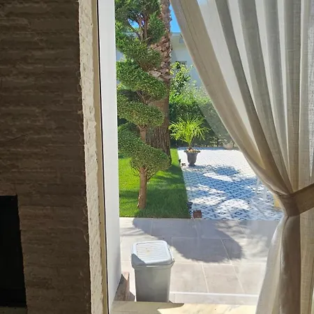 Villa E5 *